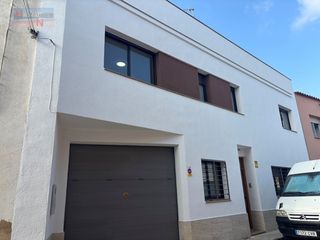Xalet  Calle pou del. Casa muy centrica con 5 habitaciones