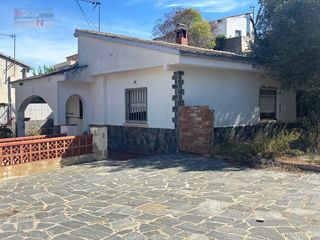 Xalet  Calle ter-ur can gordei. Casa a reformar con gran parcela