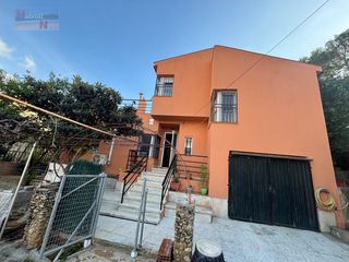 Xalet  Calle esparraguera. Casa con 4 habitaciones