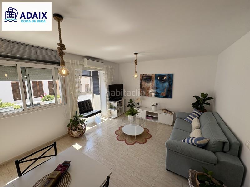 Foto b2c95e6e-2ec3-470d-986f-a3d69c7a2d05. Zweistöckige wohnung in Roda de Barà