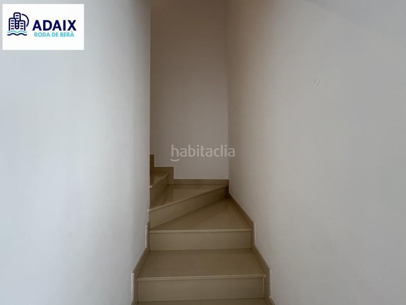 Foto fd8009d1-9f15-46a6-bfc9-3eaca993d3ce. Zweistöckige wohnung in Roda de Barà