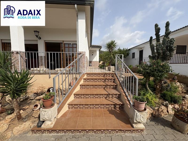 Foto 257ed346-82dc-4c19-b16f-eea57bd9d096. Haus mit parking in Roda de Barà