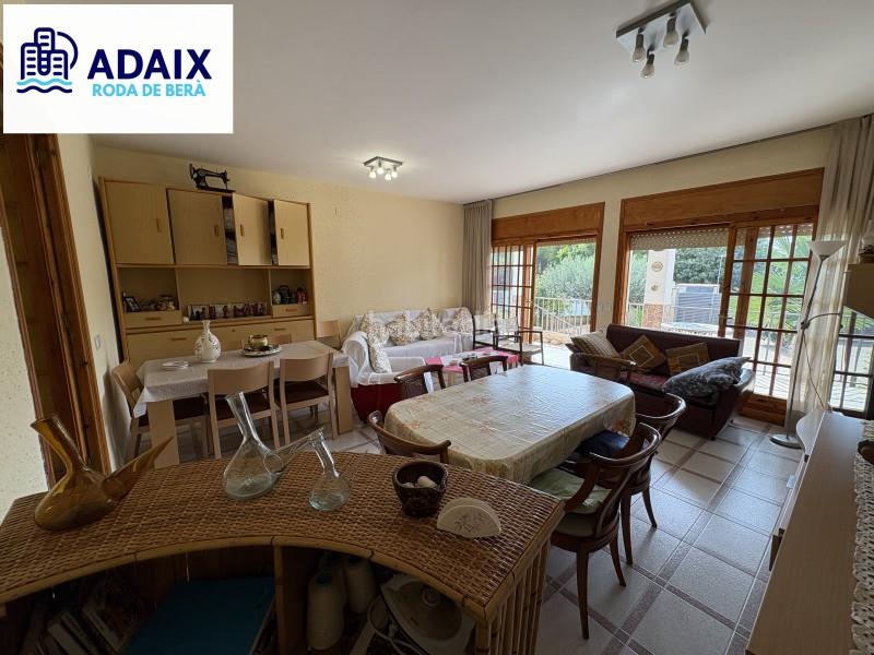 Foto 65607d87-9df6-422a-abc8-6af46abe599e. Haus mit parking in Roda de Barà