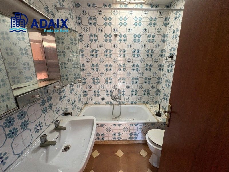 Foto 966f6255-d0fc-42c9-97b3-46901573ee2e. Casa amb aparcament piscina a Roda de Barà