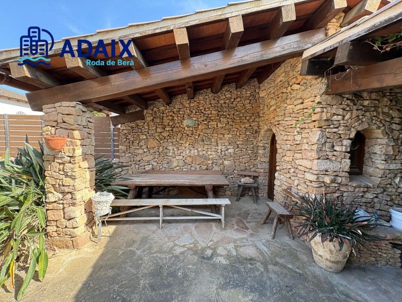 Foto f361b89e-de4b-4ca4-b8c9-2cf0bd16d65e. Casa amb aparcament piscina a Roda de Barà