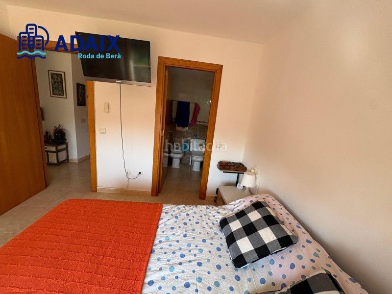Foto 1917e03d-ef45-47a4-ab0e-8aeef7178c61. Casa adossada amb calefacció aparcament a Roda de Barà