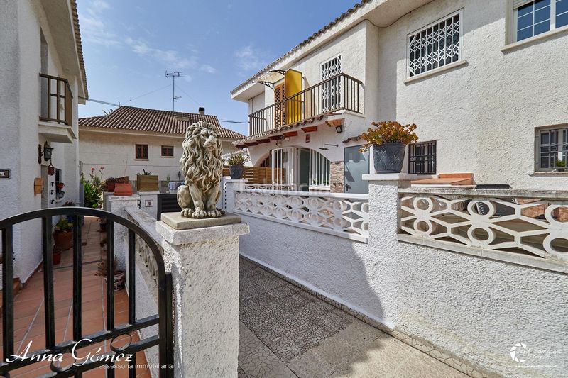 Foto 78dcc08e-c33e-43fd-82e9-f8ed688b46b6. Casa adossada amb aparcament a Cunit residencial Cunit