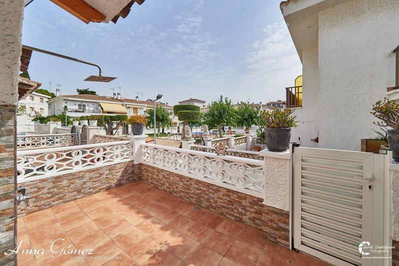 Foto a9ff7132-6d30-4812-ae67-29b454d6d2a9. Casa adossada amb aparcament a Cunit residencial Cunit