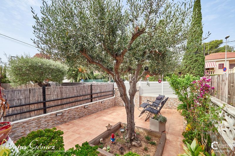 Foto adf5436c-fe22-4ec3-8d2c-12602aebdff1. Casa adossada amb aparcament a Cunit residencial Cunit