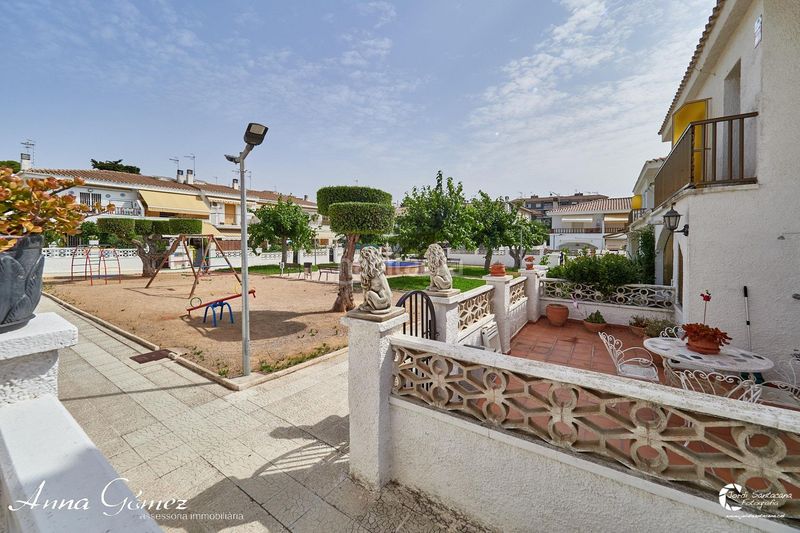 Foto b518e825-e0ba-4624-9d8a-d4664aadfe56. Casa adossada amb aparcament a Cunit residencial Cunit