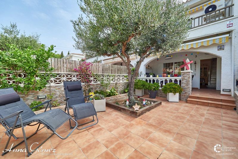 Foto c6e7f47b-6653-4c7b-a532-d58ec8e68c75. Casa adossada amb aparcament a Cunit residencial Cunit