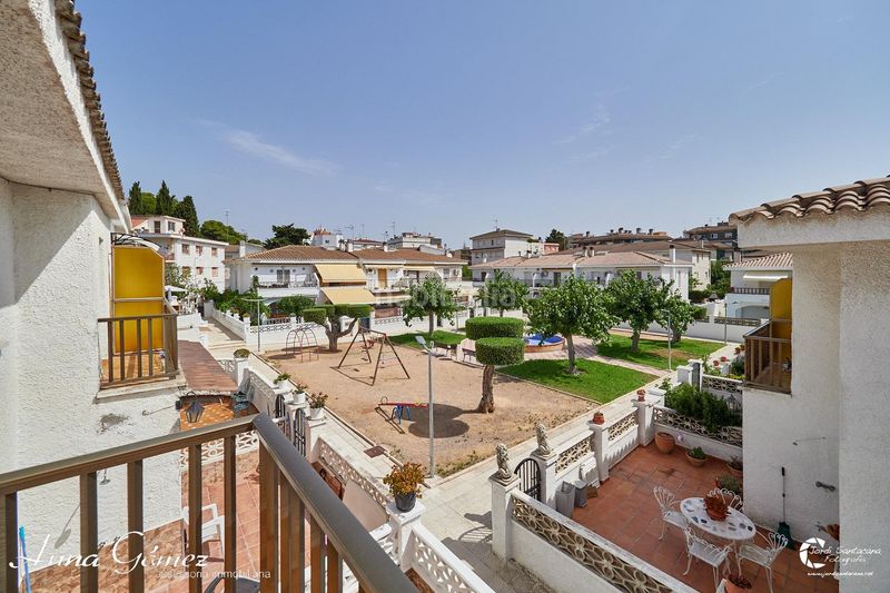 Foto f6760da7-837c-4b2c-b0cc-9e76ddda10ad. Casa adossada amb aparcament a Cunit residencial Cunit