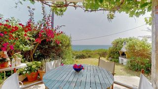 Casa adossada a Els Munts. La casa del faro casa frontal al mar en exclusiva zona d els mun