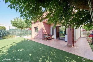 Chalet in Bellamar. Descubre la joya de urbanización bellamar