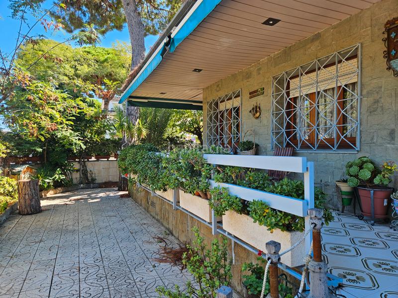 Foto 2c018072-6d79-47c1-9e50-ac98912245dc. Chalet avec cheminée chauffage parking dans Lluminetes Castelldefels