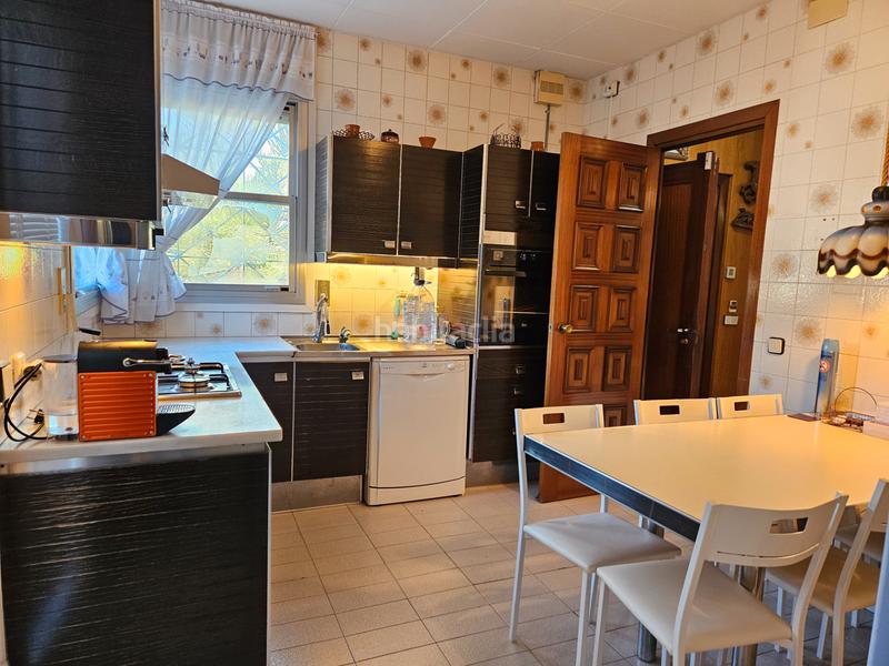 Foto 353018b7-44e3-42be-8fed-01e2bdd108b0. Chalet con camino riscaldamento parcheggio in Lluminetes Castelldefels