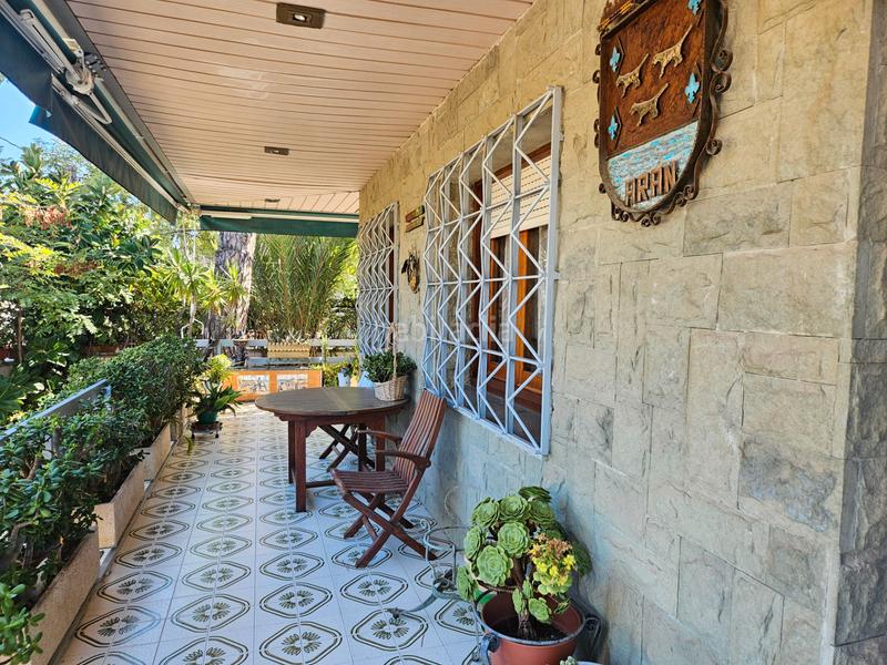 Foto 3dd9ad5f-c3db-49b2-99b4-e87c93862ee2. Chalet con camino riscaldamento parcheggio in Lluminetes Castelldefels