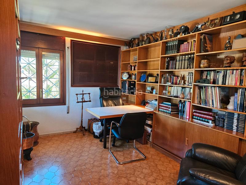 Foto d81061ab-c8a9-4f95-a430-42298f71709d. Chalet con camino riscaldamento parcheggio in Lluminetes Castelldefels