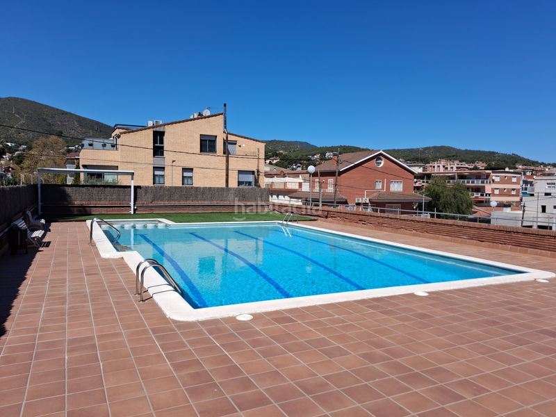 Foto 4c02ab61-a1bb-4543-a663-f75aa530992a. Pis amb xemeneia calefacció aparcament piscina a Castelldefels