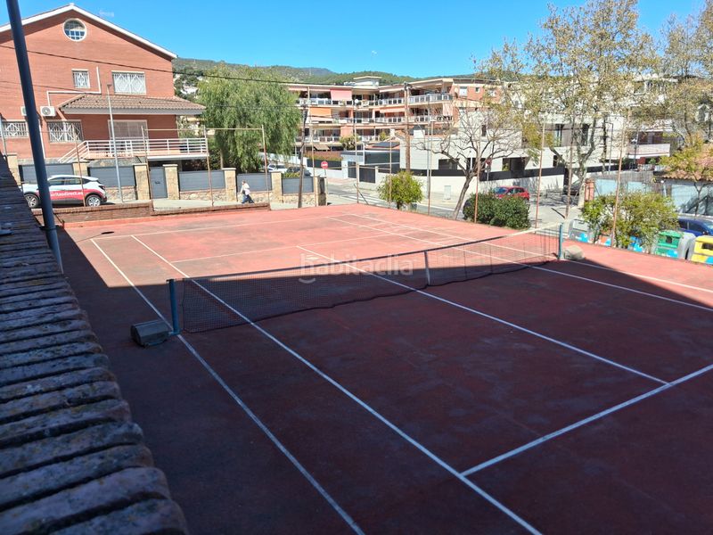 Foto cb5bfd78-6938-4c80-a764-43def19398cc. Pis amb xemeneia calefacció aparcament piscina a Castelldefels