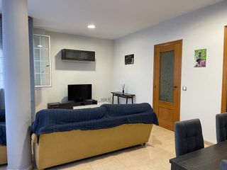 Piso en Calle juan de austria. Piso con 3 habitaciones con aire acondicionado