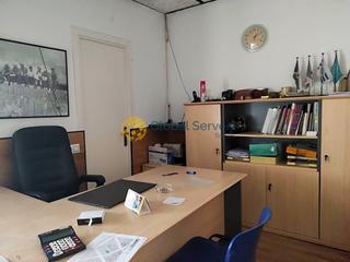 Local Comercial a Carmel. Magnifico local almacen con despacho