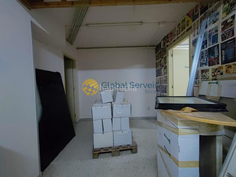 Foto b7d7f4d5-a41c-4688-bad3-3d507b0d3b77. Location local commercial dans Abrera