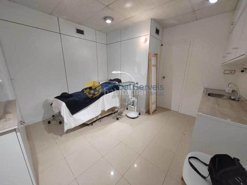 Foto d55a6081-340d-42f3-90e2-1b54fcc783a9. Rent business premise in bonanova 69 in Tres Torres Barcelona