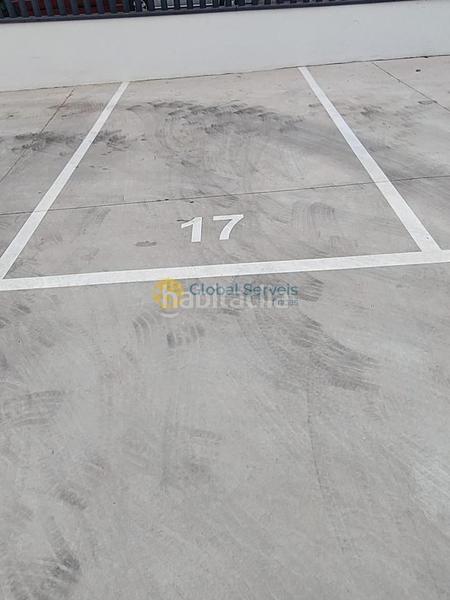 Foto 4d0d5b3d-2476-4e34-9f64-e9ed6b7e7e12. Parking coche comodidad en Abrera