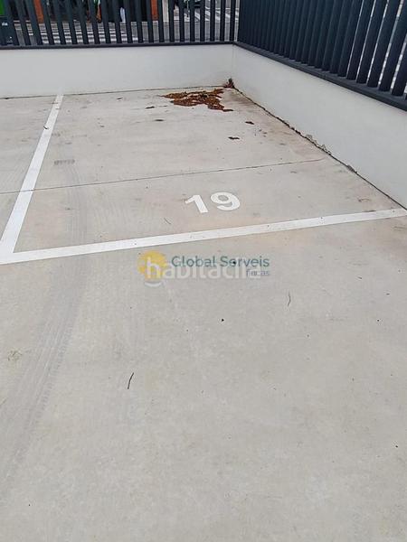 Foto cd8420db-c6bc-4671-ab64-68993f9062b3. Parking coche comodidad en Abrera
