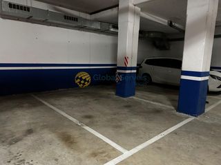 Aparcament cotxe a De La República