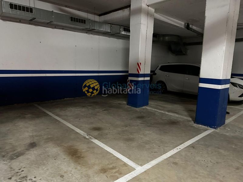 Foto 14b0ba1e-3c01-491f-9bd0-c1ccfeed7c47. Aparcament cotxe a Abrera
