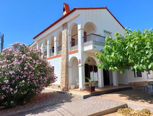Xalet  Carrer bargalló. L'ampolla - villa de 5 dormitorios con piscina - agua y luz de r
