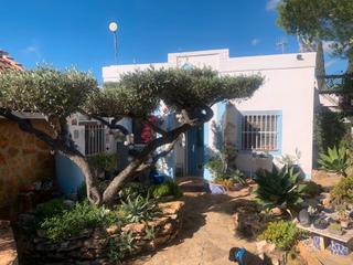 Bauernhof in Camarles. Encantadora casa de campo con 3 dormitorios en un terreno tranqu