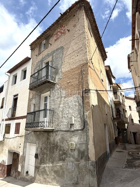 Foto 92604e7d-e1aa-46e5-be04-924f2a6a9ff8. Casa adossada a Rasquera