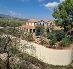 Masía en Perelló (El). Casa rústica de campo con casa de huéspedes autorizada y posibil