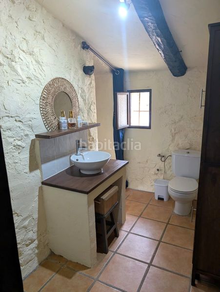 Foto c3d2b5b7-8f0e-458d-bc0e-6228a7da5732. Masia amb xemeneia calefacció aparcament a Perelló (El)