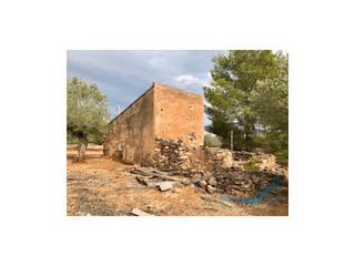 House  N/a. Finca rústica situada en el pueblo pesquero de lampolla