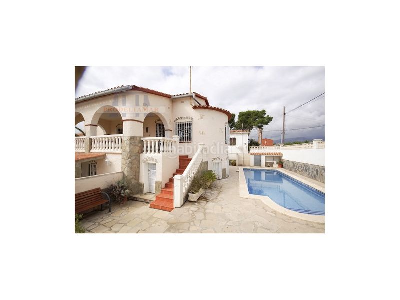 Foto 372b9cbe-6ea0-4bde-a260-1c9b9a10ee95. Casa amb piscina a Centre Miami Platja