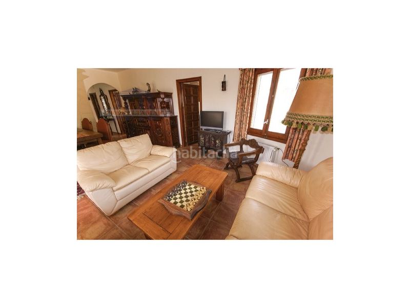 Foto 4661a768-2a6a-4da6-9599-8372f2a78ab0. Casa amb piscina a Centre Miami Platja