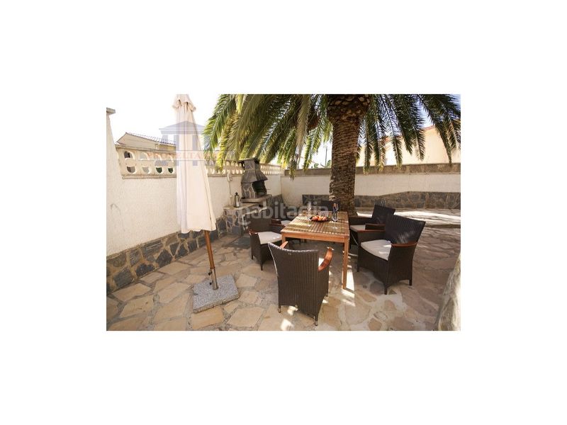 Foto 7bd2a181-a18c-47e4-9073-3a9c2e2593b7. Casa amb piscina a Centre Miami Platja