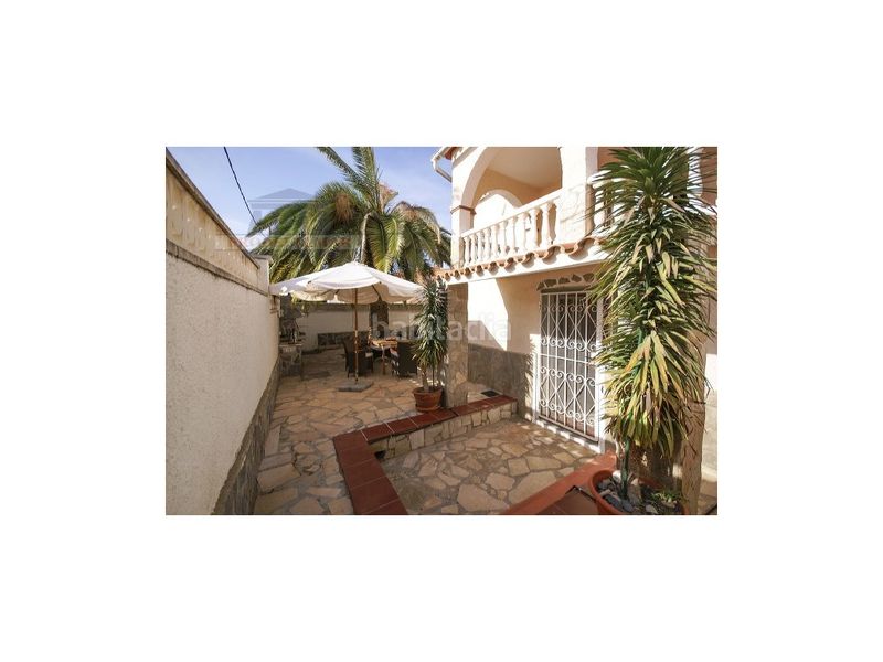 Foto a7f24852-651d-45fb-9c0b-b791da880269. Casa amb piscina a Centre Miami Platja