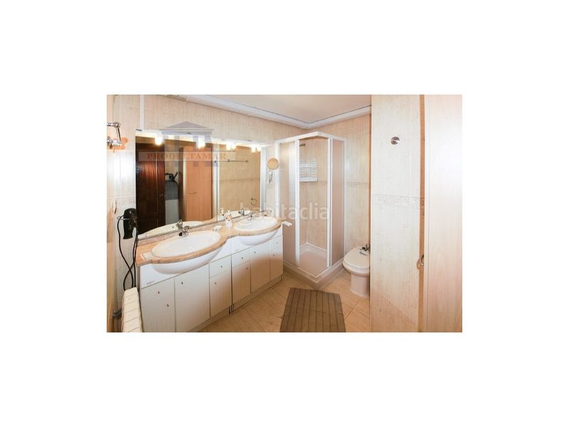 Foto ae3aadfe-918c-406a-b2b5-acc56205992d. Casa amb piscina a Centre Miami Platja