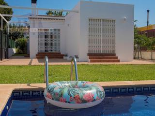Chalet  N/a. Chalet con piscina privada a 600m del mar