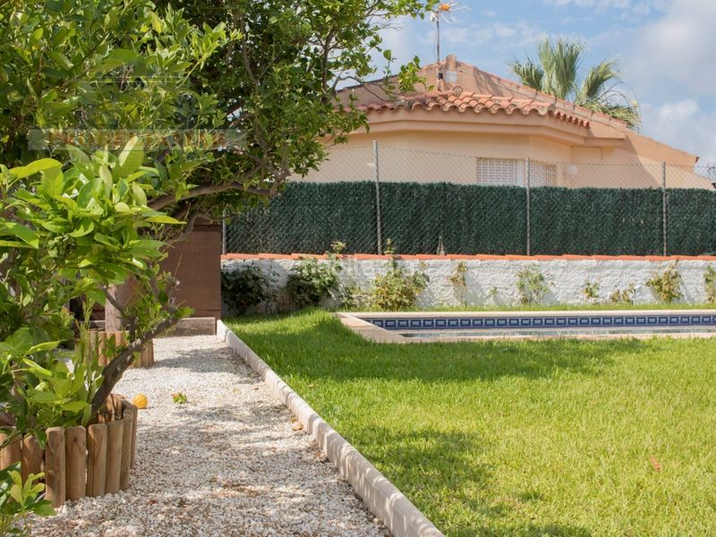 Foto 76a6e9bc-e483-4e76-a8b3-63e581e2182a. Xalet amb aparcament piscina a Deltebre
