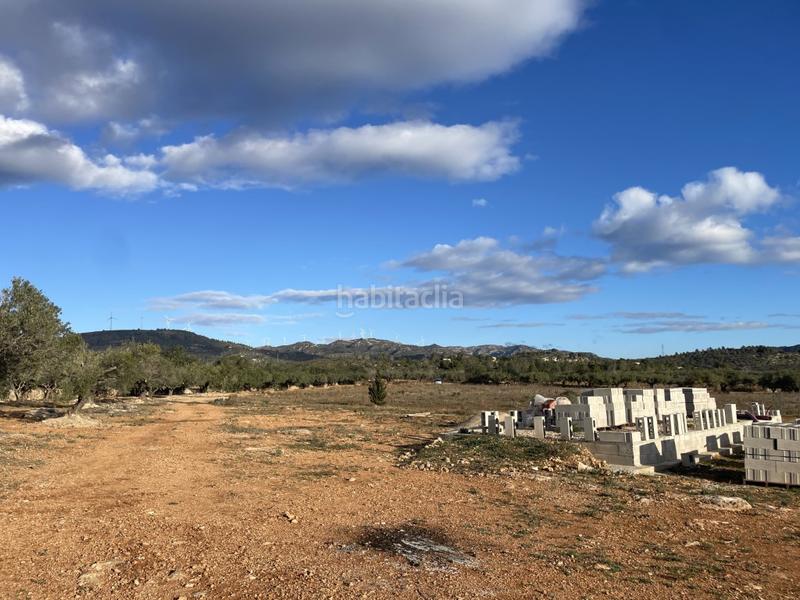 Foto d151f24b-f88c-457a-a4bc-7c55a3701e9b. Casa finca rústica con agua, licencia para construir almacén agrícola y vistas al mar. en Camarles