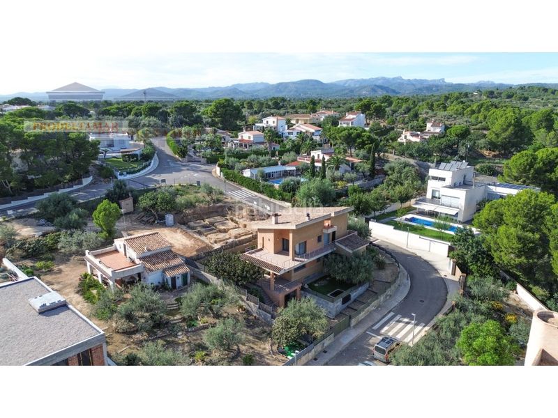 Foto 0b88bc55-030d-4ca8-8ffa-c4103060ea3a. Casa a Ampolla (L´)