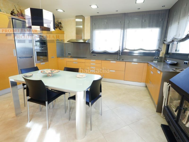 Foto bcb898cc-1b6d-4f18-84d1-0d2194a7b86e. Casa a Ampolla (L´)