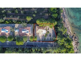 Casa  Calle pins -urb.cap roig-. Exclusiva propiedad en primera línea de mar real en cap roig  la