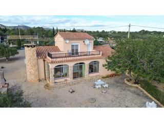 Casa  Poligono 132 paraje 8 clotes. Villa en campo legalizada cerca del mar y lampolla